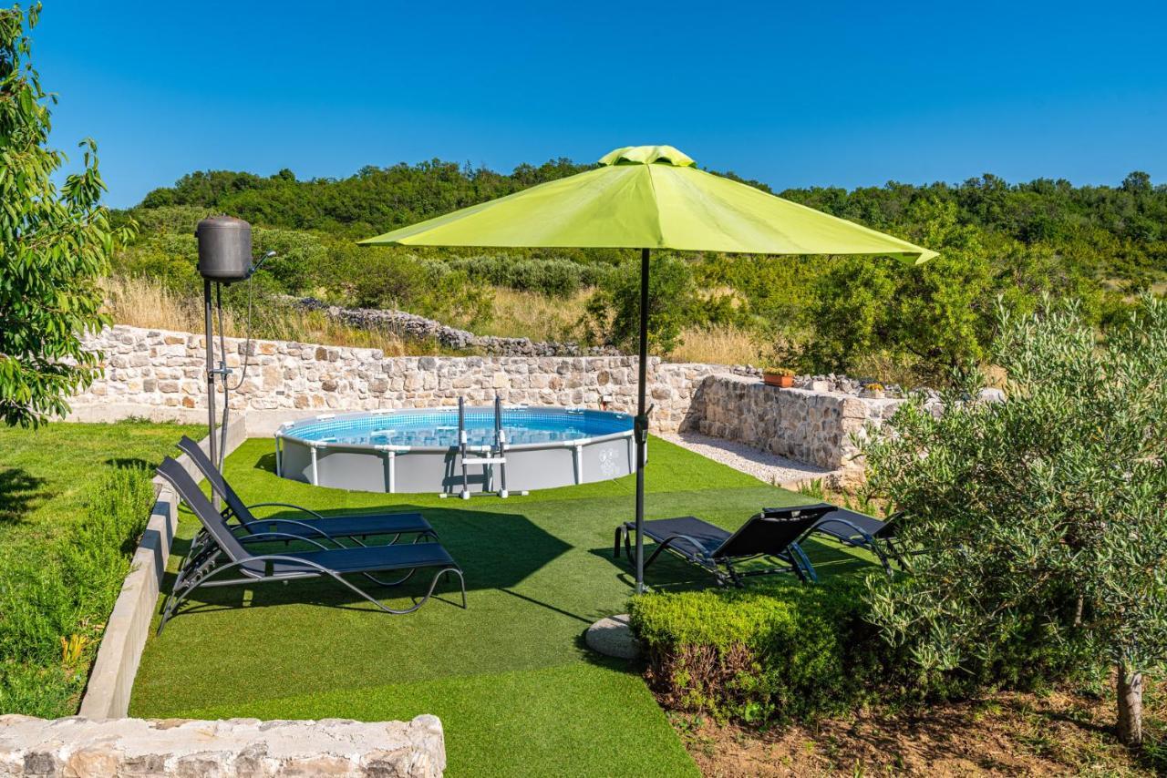 Holiday Home Ante With Beautiful Private Garden Nadin المظهر الخارجي الصورة